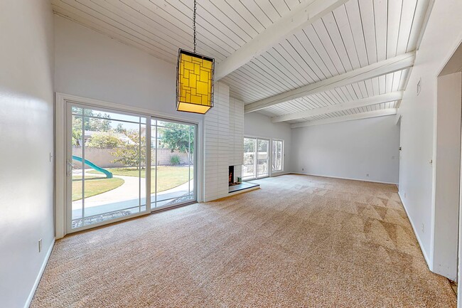 Building Photo - Large Family home - 4 Bedroom / 3 Bath