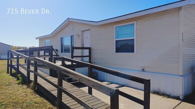 Building Photo - 715 W Bever Dr