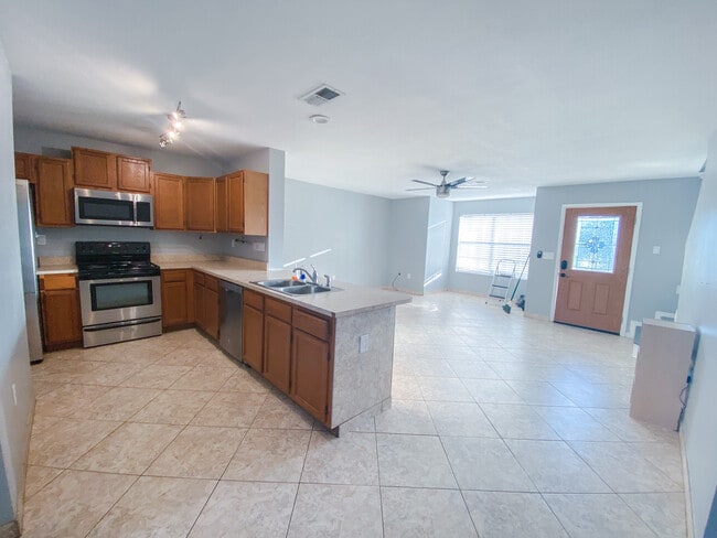 Building Photo - 63 Pine Ridge Trce