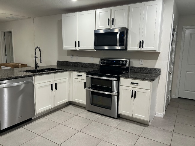 Building Photo - 8465 Bower Bass Cir