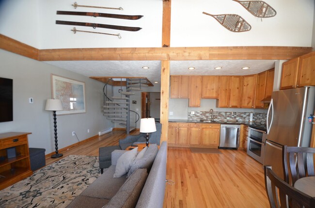 Foto del edificio - Updated 3 Bedroom + Loft, 2 Bath, Sauna, C...