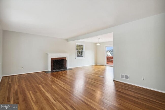 Building Photo - 9213 Cypress Ave