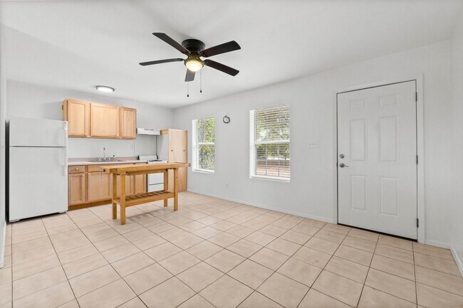 Building Photo - 133 Sunrise Circle A