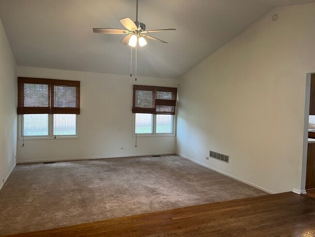 Foto del edificio - 821 Brentwood Dr