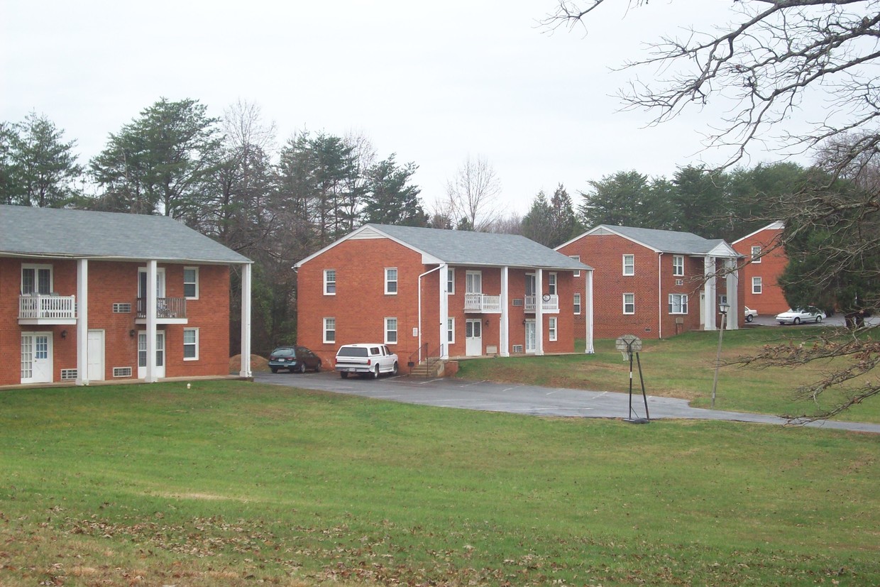 Primary Photo - The Columns Apartments