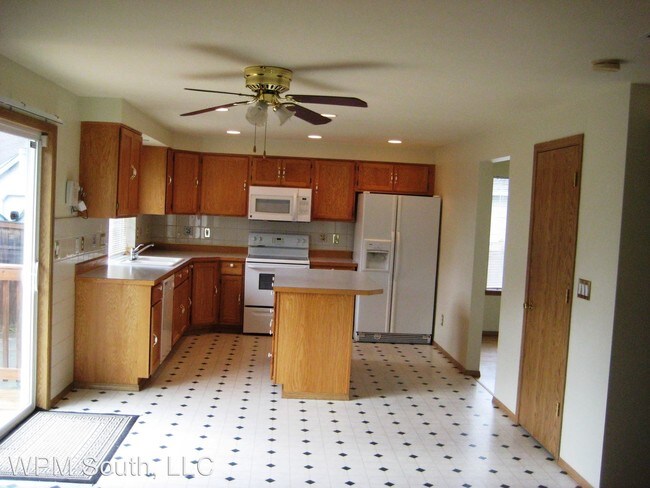 Building Photo - 4 br, 2.5 bath House - 12609 SE 266th St