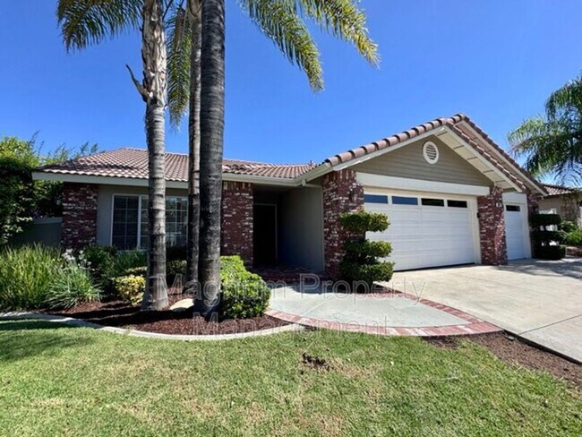 Foto del edificio - 687 Black Oak Cir