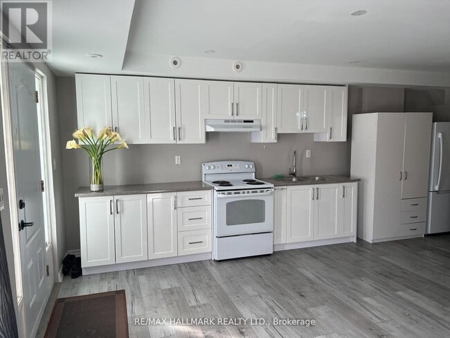 Photo du bâtiment - 3029 Finch Ave W