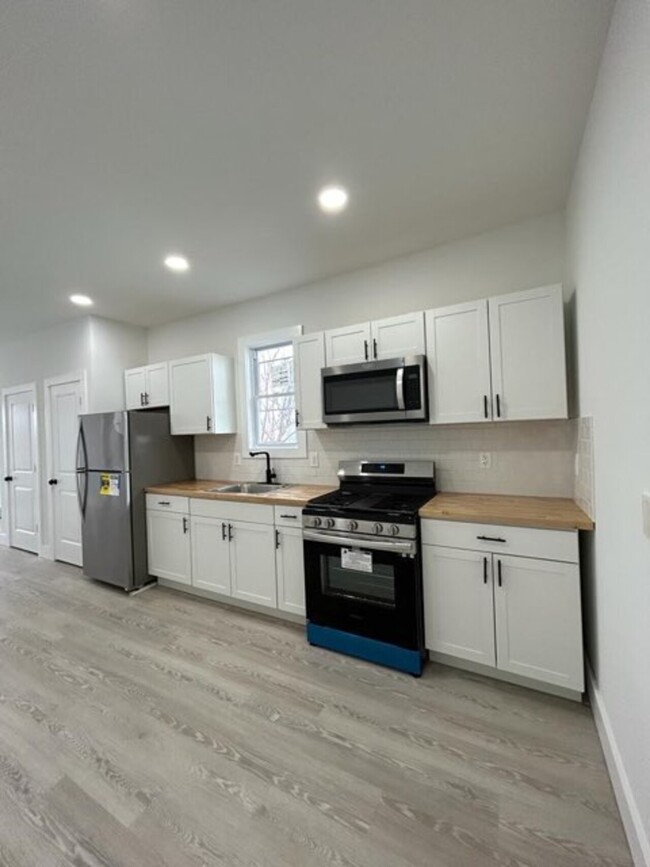 Building Photo - 348 Carnegie Place