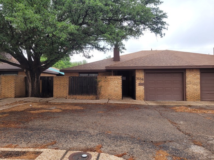 Primary Photo - 2 bed 2 bath townhome with 1 car garage
