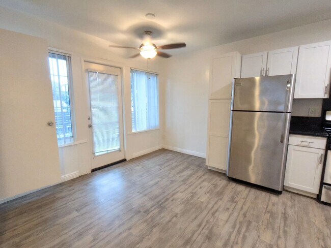 Foto del edificio - 3827 Girard Ave