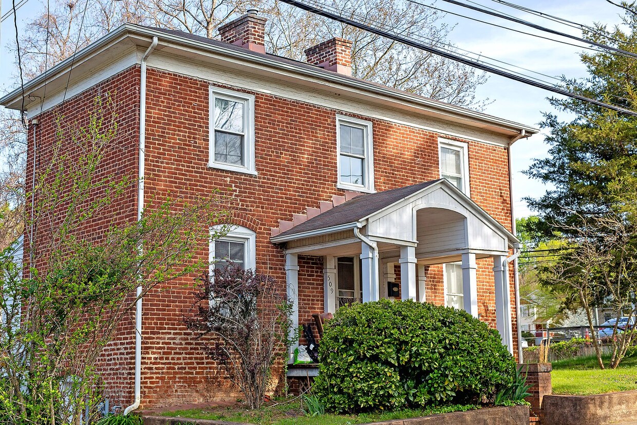 Primary Photo - Brick Fifeville Home With 1st Floor Bedroom