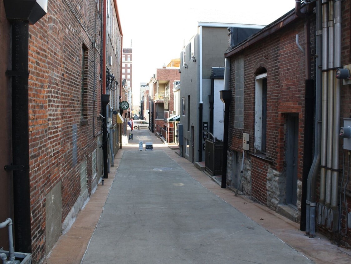 Primary Photo - 10 S 9th St