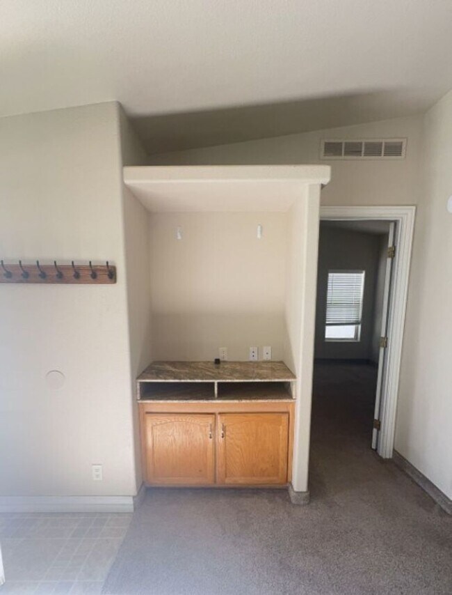 Foto del edificio - 311 N Highland Dr