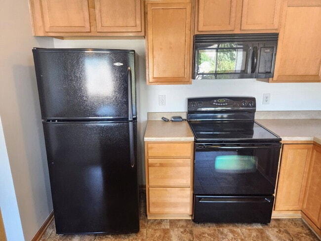 Building Photo - 1815 SW White Birch Cir