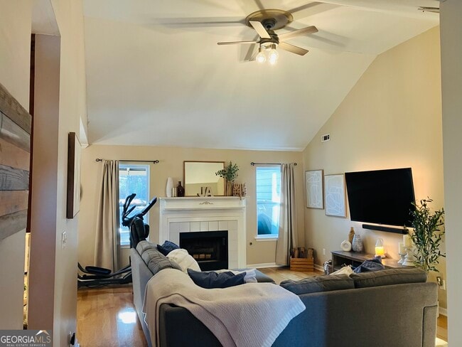 Building Photo - 328 Vendella Cir