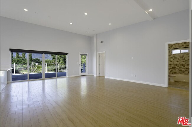 Building Photo - 4016 Sunset Ave