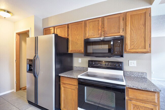 Building Photo - 2 Bed 3 Bath Townhome Minutes From Peterson Air Force Base!!!