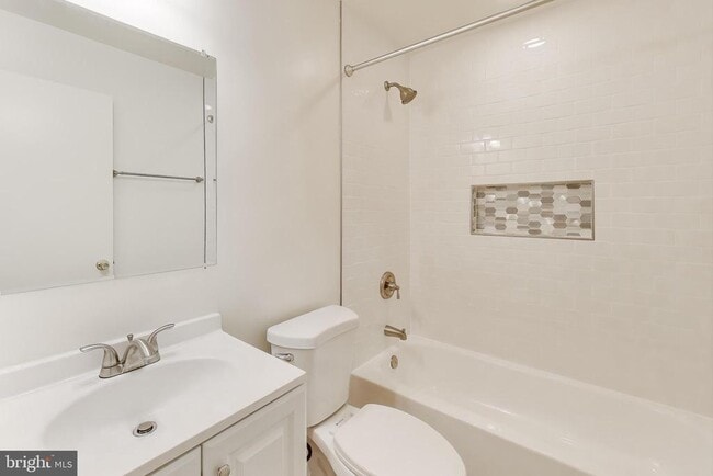 Building Photo - 18 Indian Hills Ct