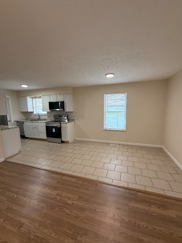 Building Photo - 104 Millard St