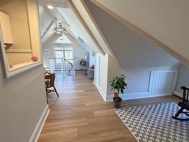 Foto del edificio - 72 College Ave