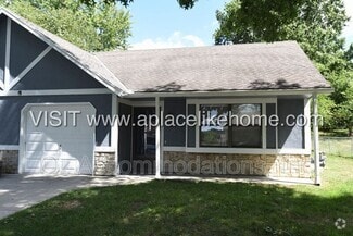 Building Photo - 119 SE Greystone Dr