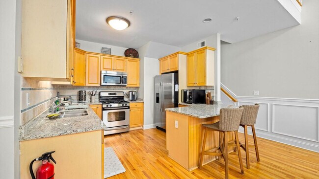 Building Photo - 15 Sumner Ave