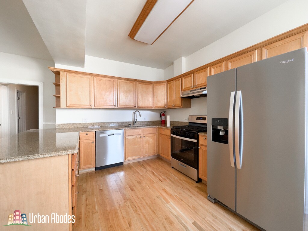 Primary Photo - 3627 N Keeler Ave