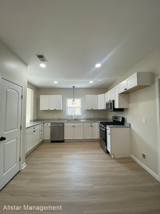 Foto del edificio - 4 br, 3 bath House - 797 N Merton St