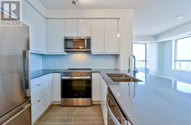 Photo du bâtiment - 3270 Sheppard Ave E