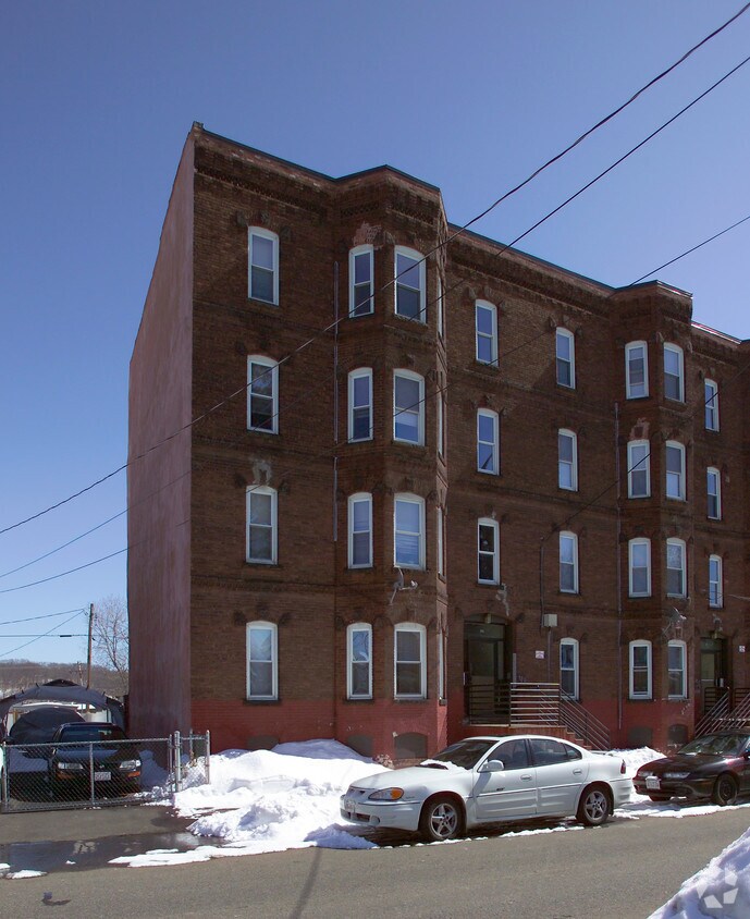 84 N East St, Holyoke, MA 01040 84 N East St Holyoke, MA Apartments