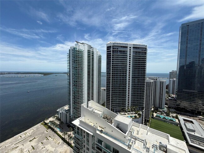 Foto del edificio - 1200 Brickell Bay Dr