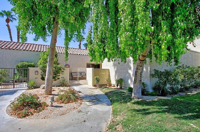 Building Photo - 420 Forest Hills Dr