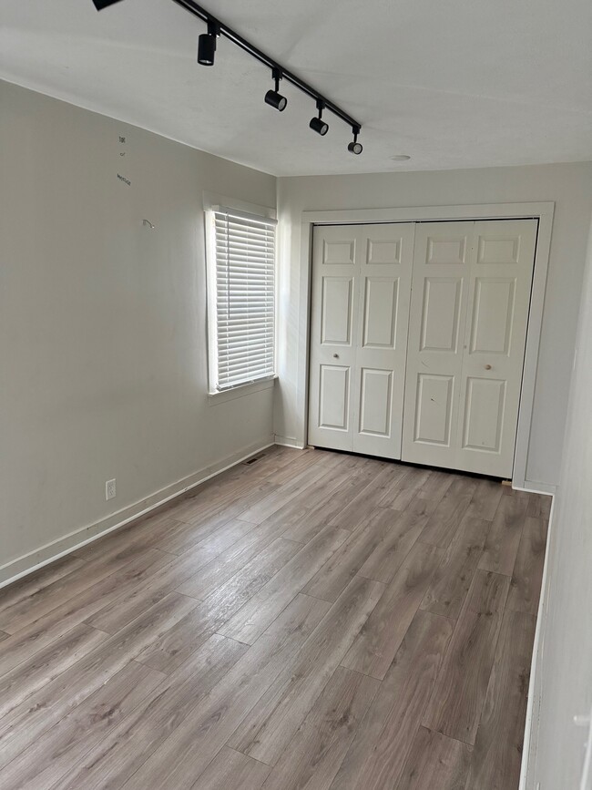 Building Photo - 508 N Foster Ave