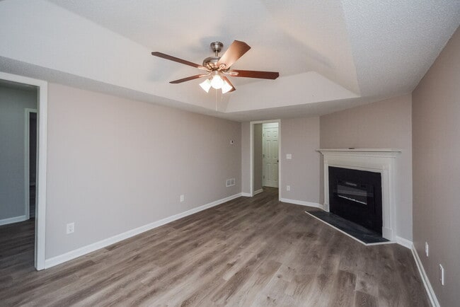 Building Photo - 5490 Northcut Dr