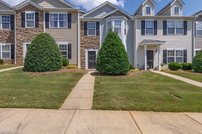 Foto del edificio - Maintenance-Free beautiful  3 bedroom 2.5 bath townhouse in Burlington