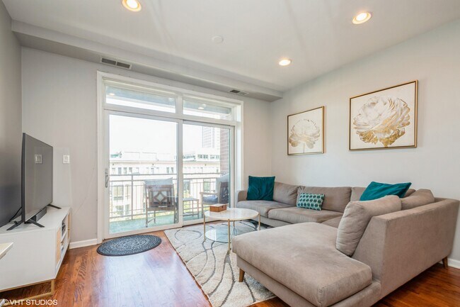 Foto del edificio - 657 W Fulton St