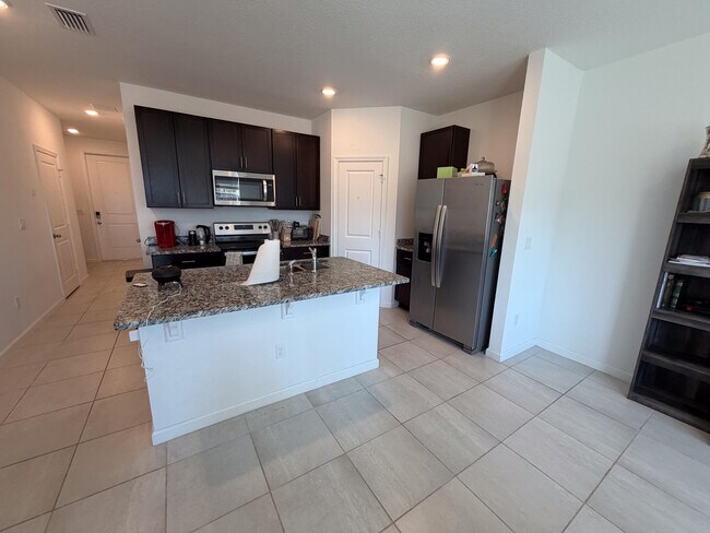 Foto del edificio - 676 Salisbury Cir