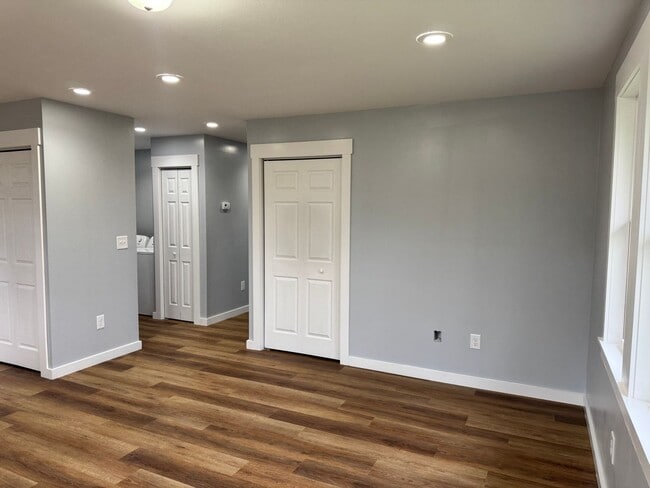 Foto del edificio - 913 E Myrtle Ave