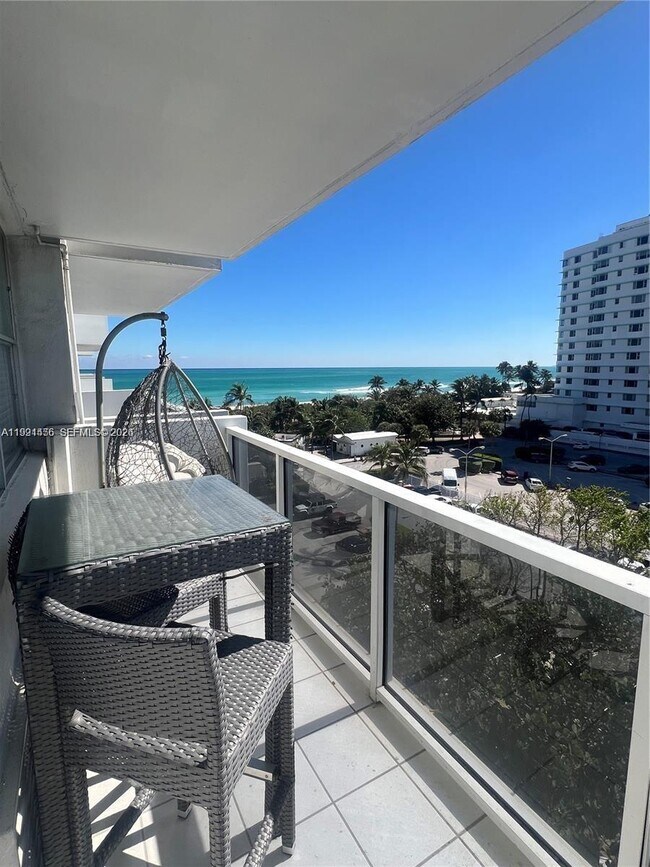 Foto del edificio - 5313 Collins Ave