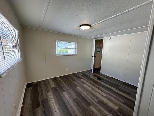 Foto del edificio - 5844 Sunshine Park Dr