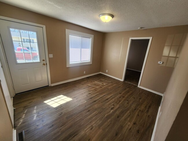 Building Photo - For Sale 3 Bedroom 1 bathroom home with 1 ...