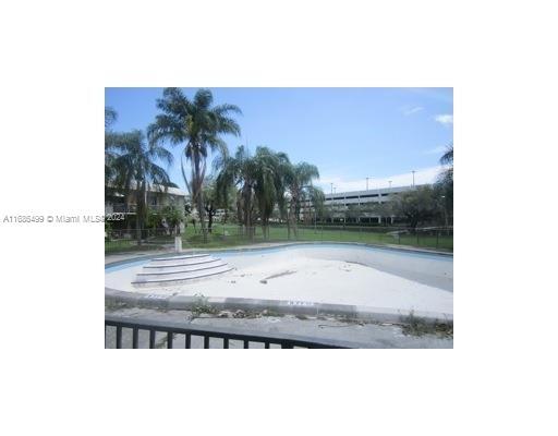 Foto del edificio - 7410 SW 82nd St