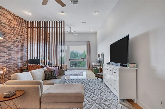 Foto del edificio - 2931 E 12th St