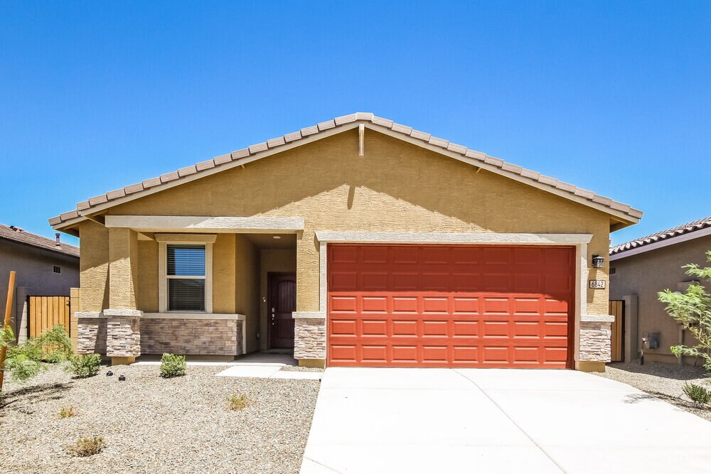 Primary Photo - 6842 W Marguerite Ave