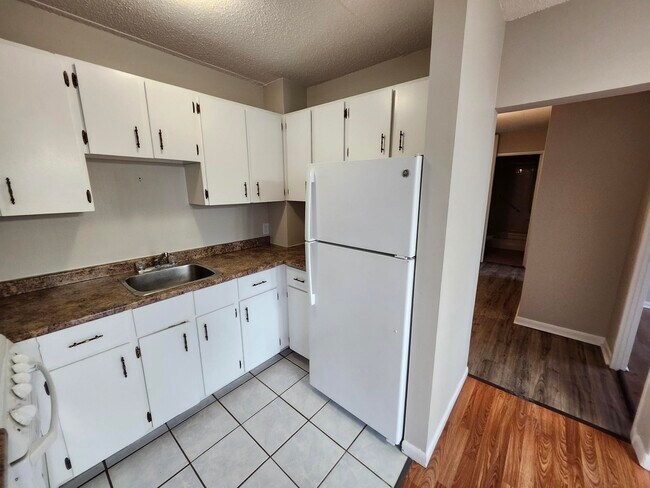 Building Photo - 411 Ellerdale St