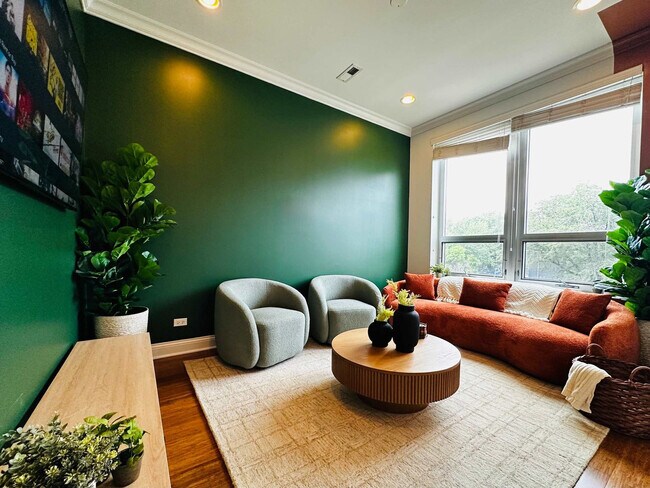 Foto del edificio - 1249 W Madison St