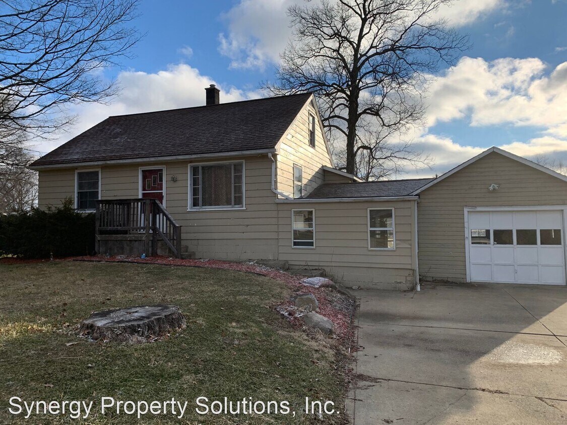 Primary Photo - 3 br, 1 bath House - 972 N. Stewart Rd. RI...