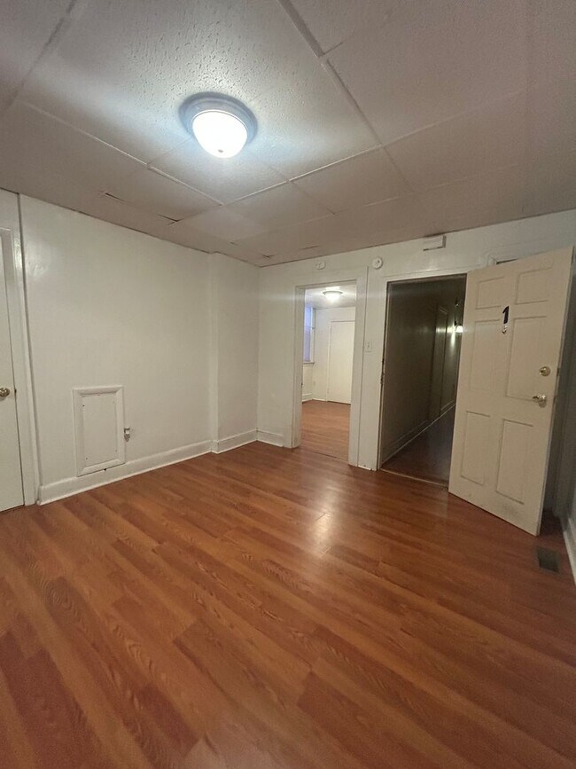 Building Photo - 727 Linden Ave