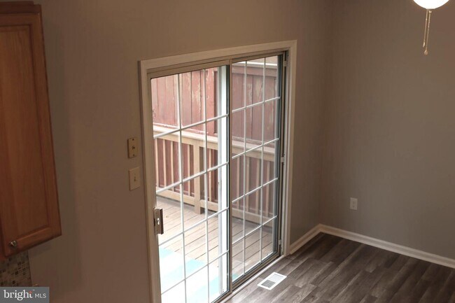 Foto del edificio - 481 Fort Hill Cir